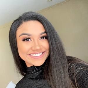 Meet your Posher, Mia